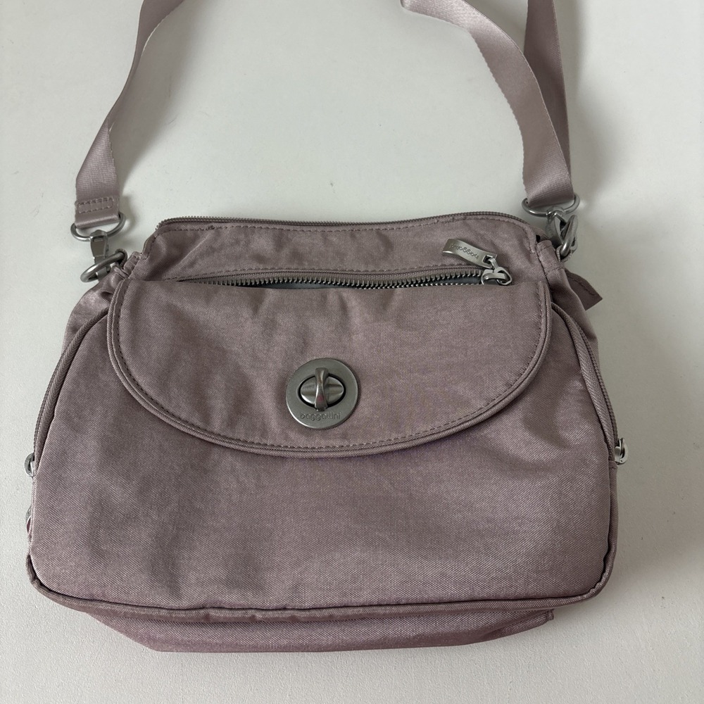 Baggallini icy Pink Crossbody RFID Card Slots Phone Pocket Zip Turn Lock